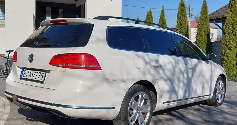 Volkswagen Passat cena 24500 przebieg: 299000, rok produkcji 2013 z Zambrów małe 121